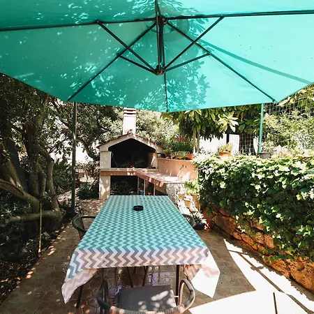 Deluxe Marghareta Ragusa